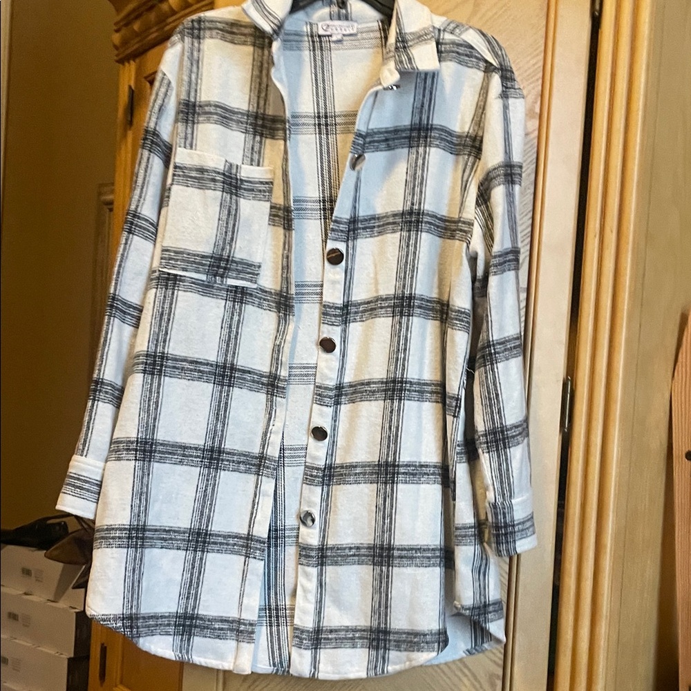 Cezele black and white shacket size large